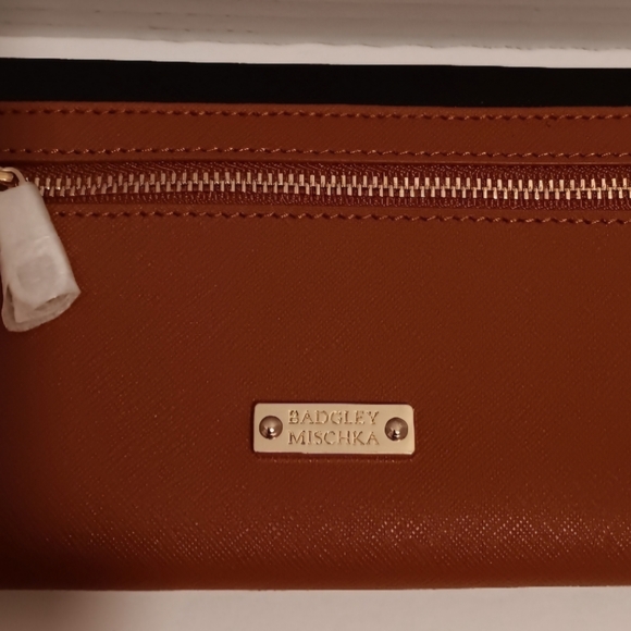 Badgley Mischka Brown & Cream Colorblock Clutch /Wallet Nwt Decorative Studs - Picture 2 of 8